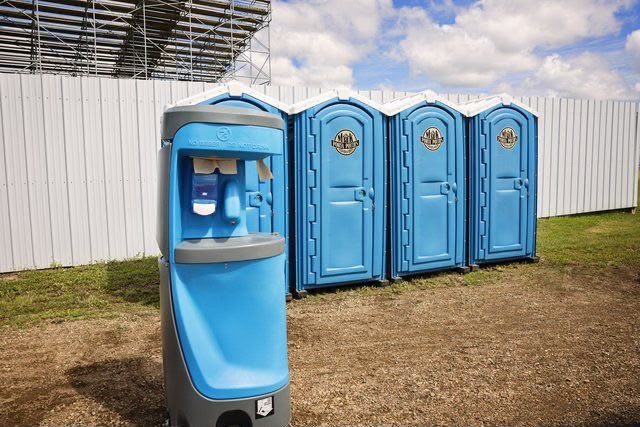 Portable restroom cabin 3